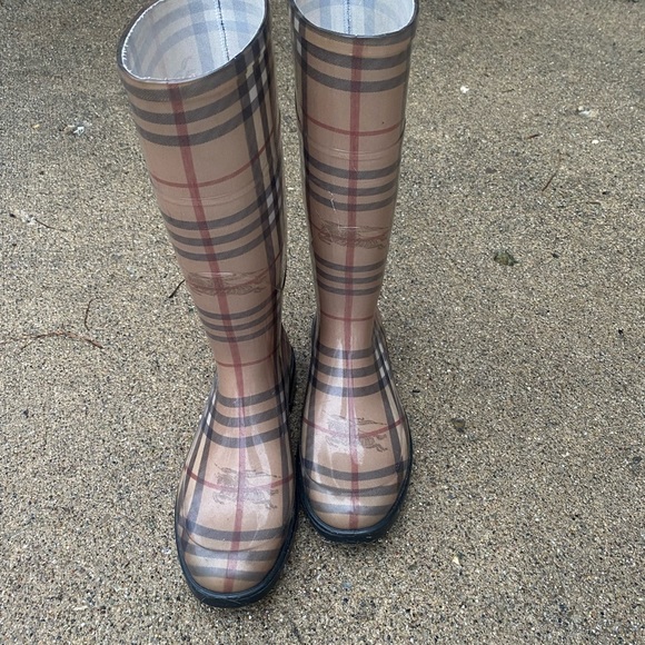 Authentic Burberry Rainboots - Picture 4 of 5